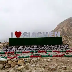 Ladakh package tour plan with Turtuk and Siachen