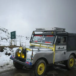 Sandakphu Land Rover Tour Packages